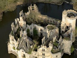 Интернет-пользователи из 45 стран скинулись и купили замок на западе Франции