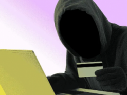 З картки зникли понад 100 тис. грн: клієнтка звинуватила ПриватБанк у шахрайстві