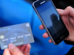 В Мелитопольском районе мошенники пытались украсть деньги с карты волонтера