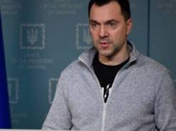 Арестович пояснив, чому окупанти поспішають захопити Донбас