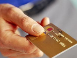 Українцю загрожує 10 років в’язниці в Польщі за те, що скуплявся знайденою чужою карткою