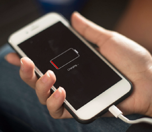 Як зарядити телефон без електрики та чого робити не можна: корисні поради