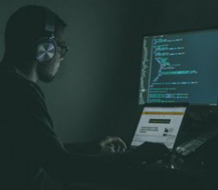 РФ використовує "фабрику тролів" для поширення фейків про війну в Україні – розвідка Британії