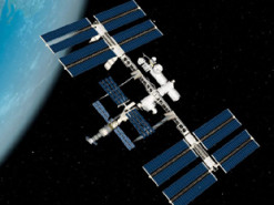 Астронавт показала, как она моет голову в условиях невесомости