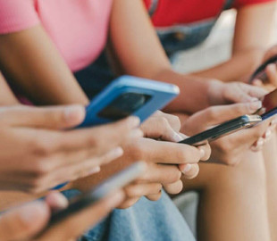 У Румунії хочуть заборонити доступ до соцмереж дітям до 16 років без згоди батьків