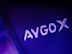 В Интернете появился первый официальный тизер нового кроссовера Toyota Aygo X 2022