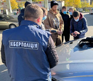 В Украине хакеры "сливали" данные миллионов граждан: раскрыта масштабная сеть