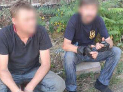 Полицейские задержали мужчин, которые пытались украсть прокатный электросамокат