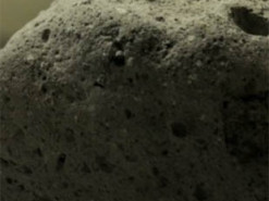 Первый лунный камень теперь можно изучать с помощью смартфона