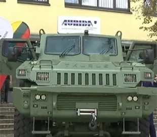 У Литві створили перший власний бронетранспортер