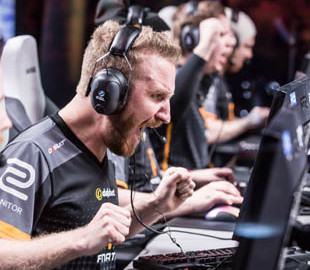 Киберспортсмены собирают деньги на борьбу с коронавирусом