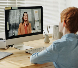 Проблемний  Інтернет, відсутність ґаджетів, і недосконалі уроки: чому "дистанційка" викликає масу зауважень і обурень