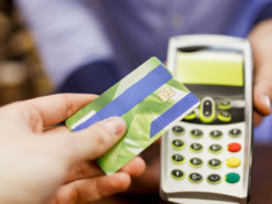 Чоловіку оголосили підозру за користування чужою банківською картою