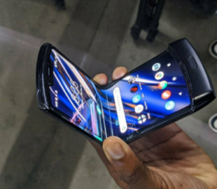 Motorola воскресила легендарную раскладушку Razr