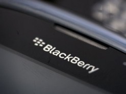 В сеть "слили" рендеры безрамочного смартфона от Blackberry