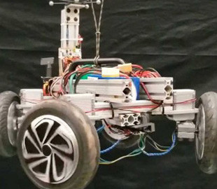 Создан робот-кот, который всегда приземляется на все четыре колеса