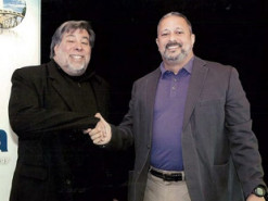 Стив Возняк предстанет перед судом по обвинению в краже бизнес-идеи