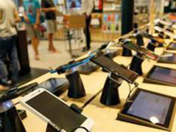 Мировые продажи смартфонов упали на 2,7%