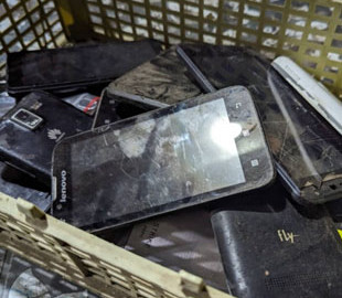 Хто і навіщо купує старі смартфони