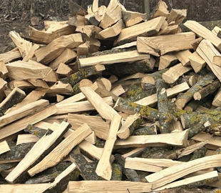 Жінку ошукали шахраї під час купівлі дров онлайн