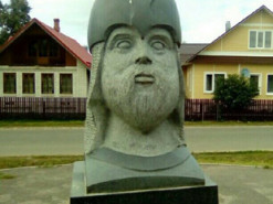 Брат "Аленушки Апокалипсиса": в сети высмеяли смешной памятник Пожарскому