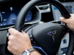 Tesla представила электрокар с рекордным запасом хода: подорожают ли ее акции