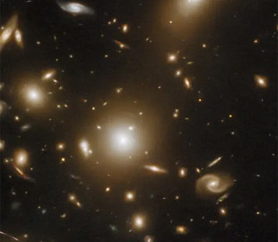 Астрономи знайшли величезну «позагалактичну структуру», яка ховається у відкритому космосі