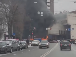 В Киеве сгорело здание: пожарные узнали об этом только из соцсетей