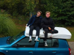 В Англии на Airbnb сдают матрас на улице