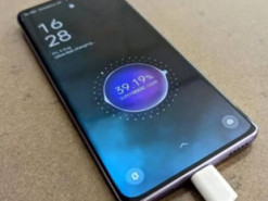 Експерти пояснили, чому не варто розмовляти по телефону під час заряджання