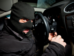 Полиция: украинец взламывал автомобили при помощи устройства, купленного через интернет