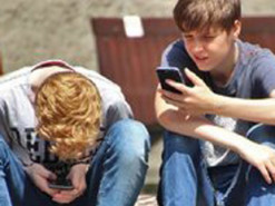 Заборона соцмереж для підлітків: в Австралії за місяць заблокували 5 мільйонів акаунтів