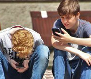 Заборона соцмереж для підлітків: в Австралії за місяць заблокували 5 мільйонів акаунтів