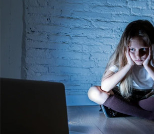 Майже 500 постраждалих із 16 країн: австралійця звинуватили у сотнях злочинів проти дітей в інтернеті