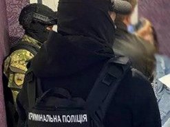 Відправляла дівчат у сексуальне рабство: у Кривому Розі затримали торговицю людьми