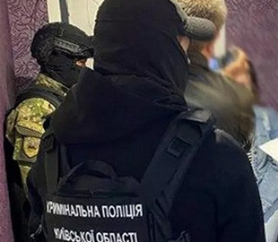 Відправляла дівчат у сексуальне рабство: у Кривому Розі затримали торговицю людьми