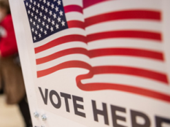 Росія прагне вплинути на вибори в США, аби підірвати підтримку України - Bloomberg