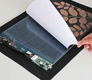 Умный коврик у двери запомнит след хозяина