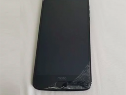 Фишка Moto Z2 Force стала его же недостатком