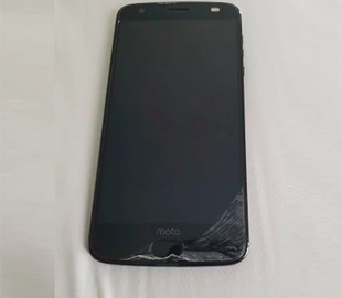 Фишка Moto Z2 Force стала его же недостатком