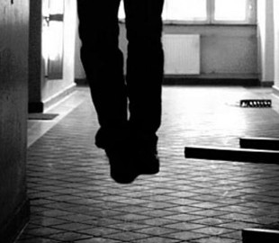 В Каменском пенсионер повесился на интернет-кабеле