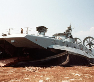 Китай побудував нові десантні кораблі: чотири з них було придбано в України у 2000-х роках