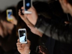 Клиенты мобильных операторов жалуются на подключение «левых» услуг