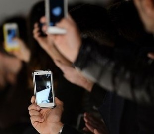 Клиенты мобильных операторов жалуются на подключение «левых» услуг