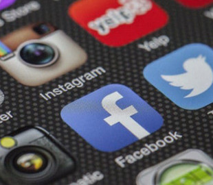 Росія почала стягнення з Facebook великого штрафу "за заборонений контент"