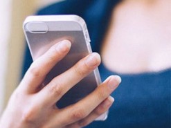 Названы топ-4 неожиданных проблемы с кожей, к которым может привести смартфон