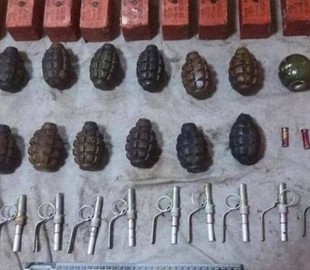 СБУ задержала торговцев оружием из зоны ООС, которые искали покупателей в Интернете