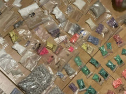 В Киеве задержали наркодилеров, которые вели торговлю в Telegram: изъят "товар" на 2 млн грн