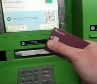 Спишуть всі гроші: чого мають остерігатися власники банківських карток
