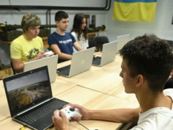 Як навчитися керувати FPV-дроном: 5 найкращих безкоштовних симуляторів для Windows